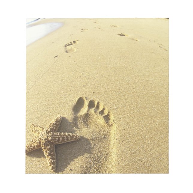 USA, Hawaii, Maui, Makena Beach, Footprint and Notepad (Front)