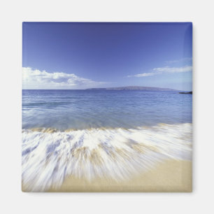 USA, Hawaii, Maui, Surf coming in to Makena Magnet