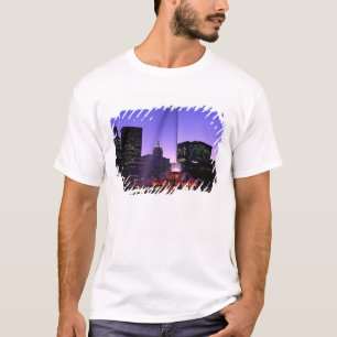 USA, IL, Chicago. Buckingham Fountain in Grant T-Shirt