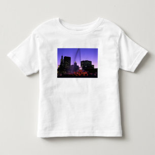 USA, IL, Chicago. Buckingham Fountain in Grant Toddler T-shirt