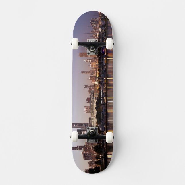 USA, Illinois, Chicago skyline at dusk Skateboard (Front)