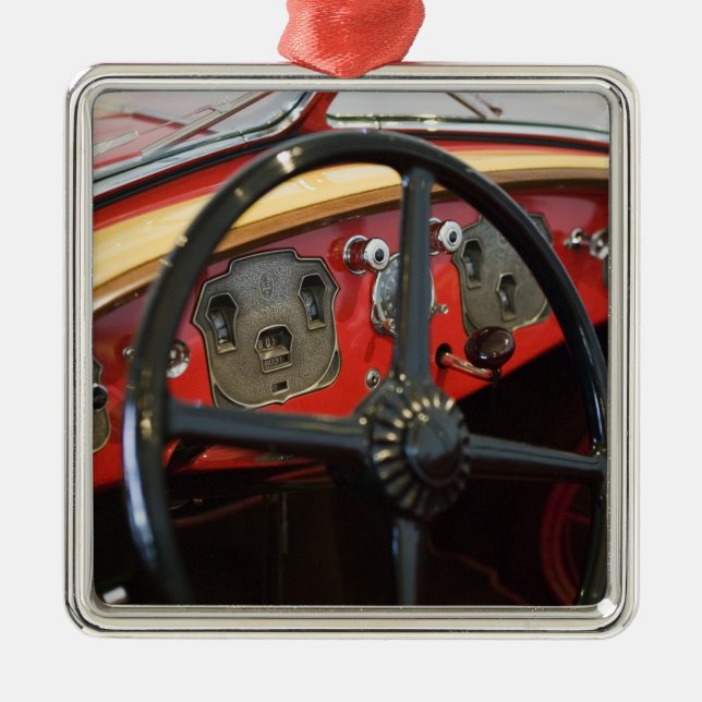 USA, Indiana, Auburn: Auburn, Cord, Duesenberg 2 Metal Ornament (Front)