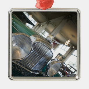 USA, Indiana, Auburn: Auburn, Cord, Duesenberg Metal Ornament