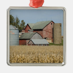 USA, IOWA, Froelich: Old farm Metal Ornament