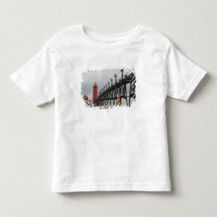 USA, Michigan, Lake Michigan Shore, Grand Haven: Toddler T-shirt