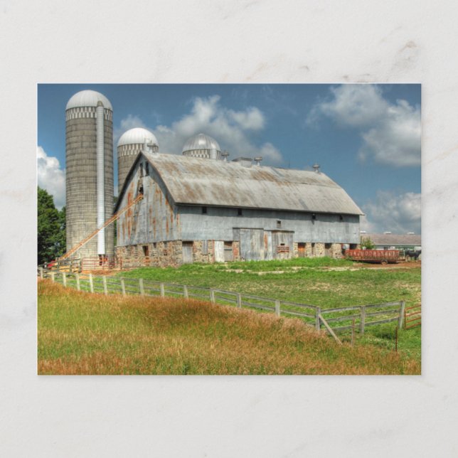 USA, Minnesota Barn And Silo Postcard (Front)