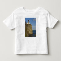 USA, Minnesota. Split Rock Lighthouse on Lake