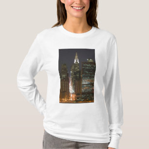 USA, New York City, View of Midtown with T-Shirt