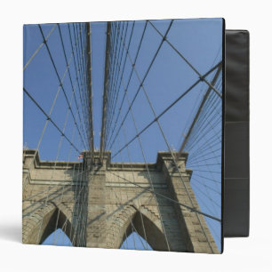 USA, New York, New York City, Brooklyn: 2 Binder