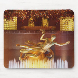 USA, New York, New York City, Statue of Mouse Pad