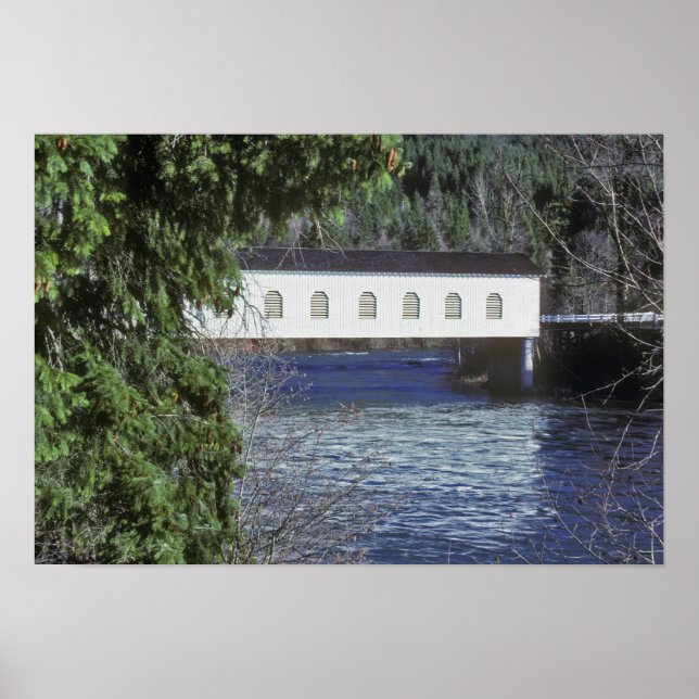 USA, Oregon. A pick-up crossing the Poster (Front)