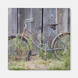 USA, Oregon, Bend. A dilapidated old bike Magnet