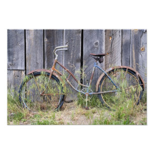 USA, Oregon, Bend. A dilapidated old bike Photo Print