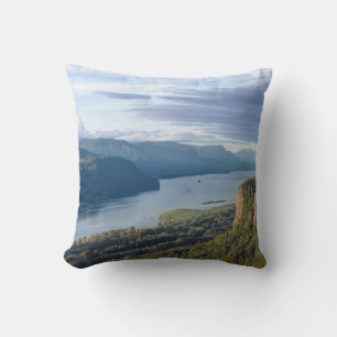 USA, Oregon, Columbia River Gorge, Vista House Throw Pillow