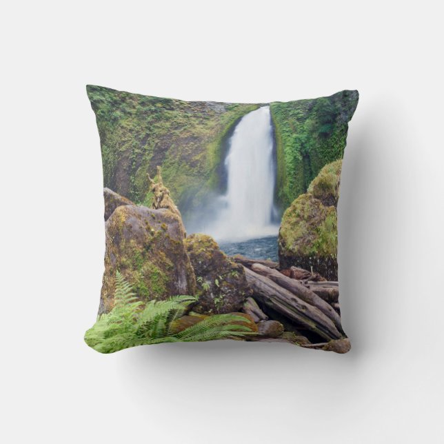 USA, Oregon, Columbia River Gorge, Wahclella Throw Pillow (Front)