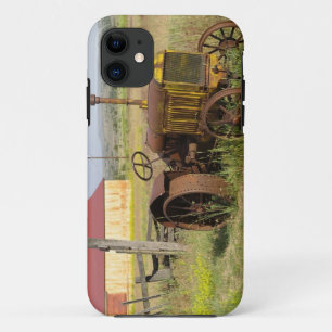 USA, Oregon, Shaniko. Rusty vintage tractor in iPhone 11 Case