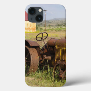 USA, Oregon, Shaniko. Rusty vintage tractor in iPhone 13 Case
