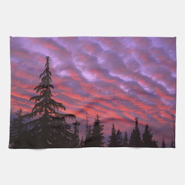 USA, Oregon, Three Sisters Wilderness, Vivid Kitchen Towel (Horizontal)