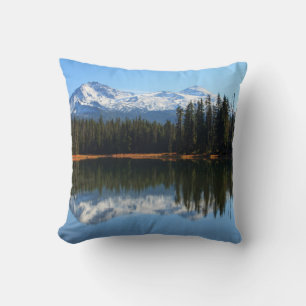 USA, Oregon, Willamette National Forest 2 Throw Pillow