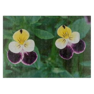 USA, Utah, Cache Valley, Johnny Jump Up Cutting Board