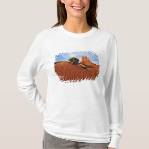 USA, Utah, Monument Valley. Wind creates T-Shirt