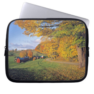 USA, Vermont, Jenne Farm. Fall comes to Jenne Laptop Sleeve