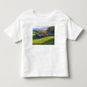 USA, Vermont, Jenne Farm. Rolling green hills Toddler T-shirt