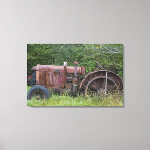 USA, Vermont, MANCHESTER: Antique Farm Tractor Canvas Print