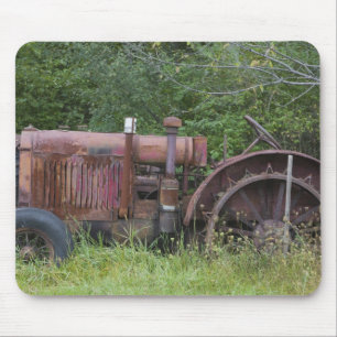 USA, Vermont, MANCHESTER: Antique Farm Tractor Mouse Pad