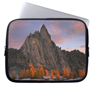 USA, Washington, Cascade Mountains.  Prusik Peak Laptop Sleeve
