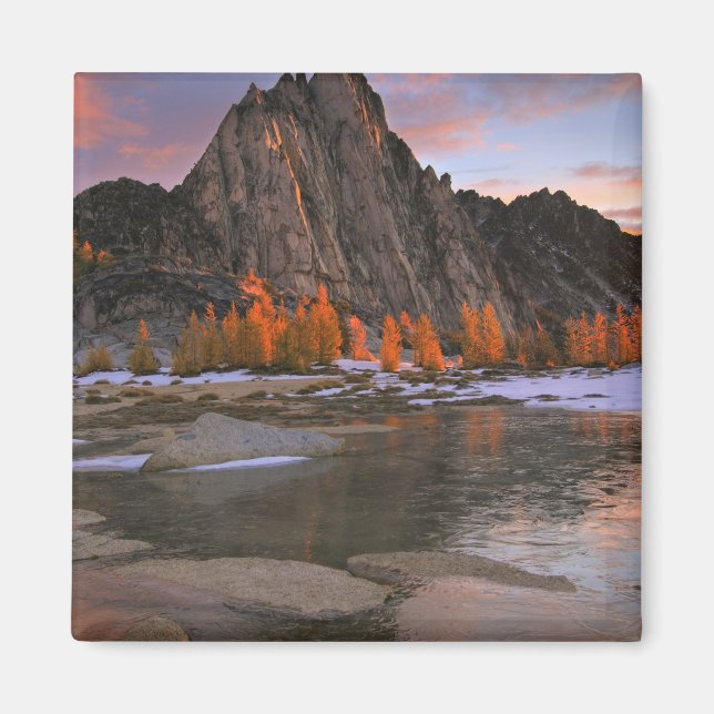 USA, Washington, Cascade Mountains.  Prusik Peak Magnet (Front)