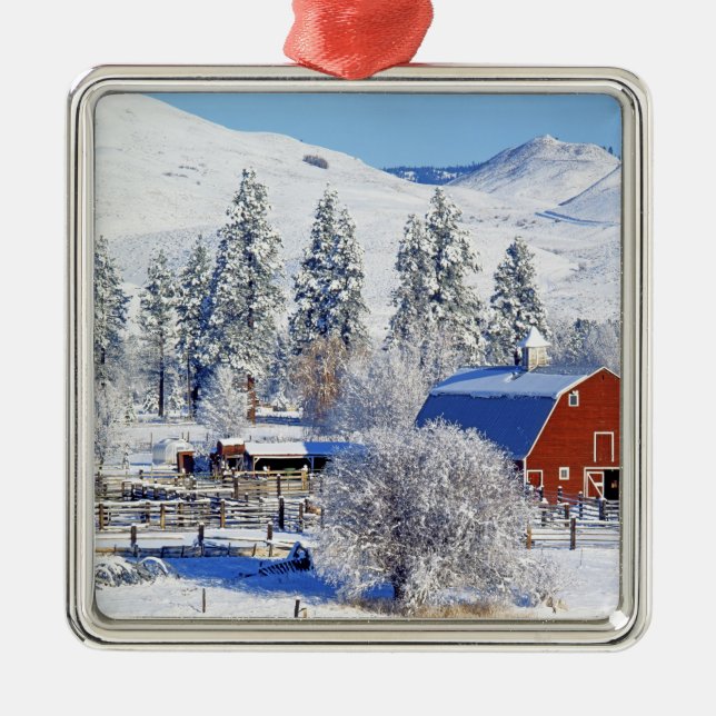 USA, Washington, Methow Valley, Barns in Metal Ornament (Front)