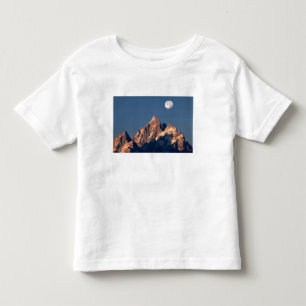 USA, Wyoming, Grand Teton NP. A full moon sets Toddler T-shirt