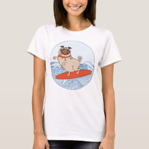Vague à cheval heureux chien carlin sur le T-Shirt