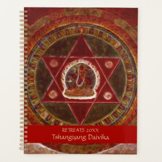 Vajrayogini se tient debout dans deux triangles ro