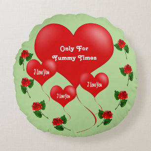 Valentine's round pillow – Red Hearts & Roses