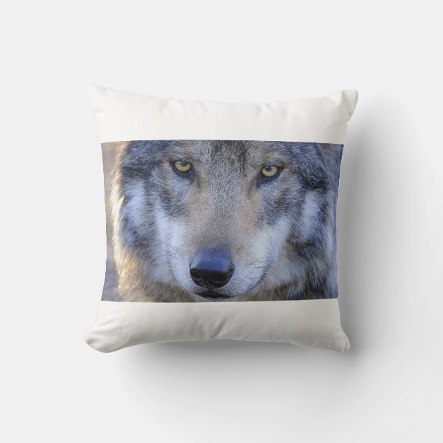 Varg Kudde Throw Pillow (Front)