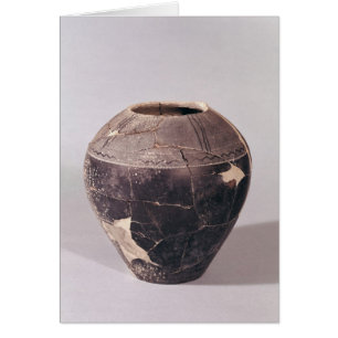 Vase à engobe décoré des lignes onduleuses