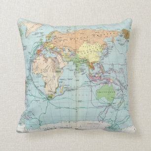 Vazhneishie Inostrannye Krugosvetnye Zkspeditsii Throw Pillow