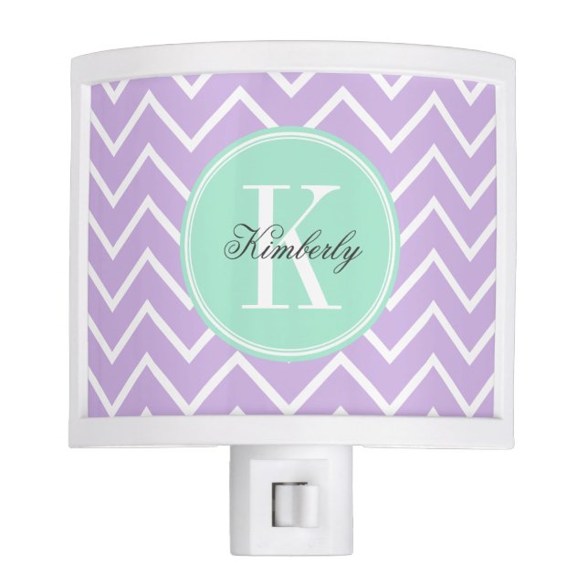Veilleuse Chevron lilas avec le monogramme en bon état (Devant)