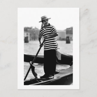 VENICE GONDOLIER WITH HAT POSTCARD