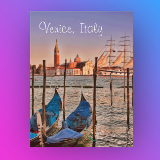 Venise, Italie Gondolas Et Carte Postale Voilier