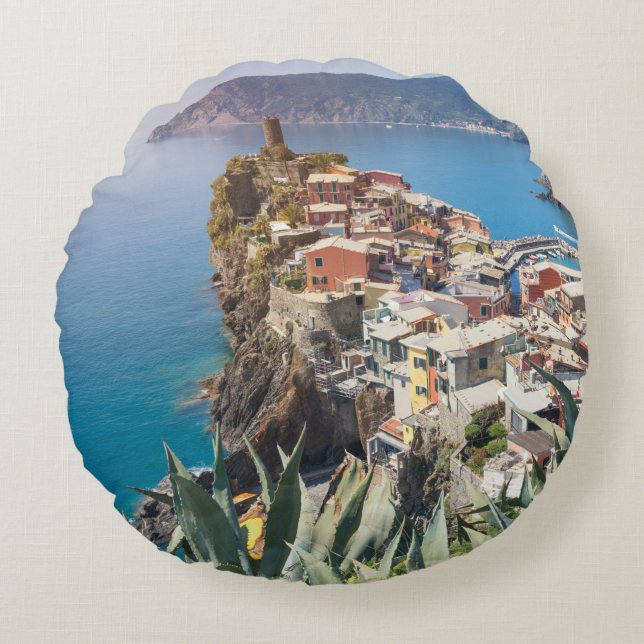 Vernazza town in the Cinque Terre Round Pillow (Front)