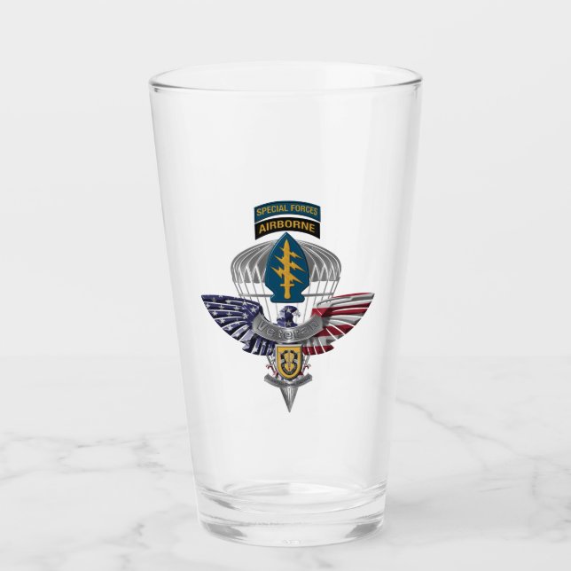 Verre 1er aigle du Groupe des forces spéciales (aéroport (Devant)