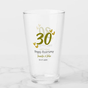 Verre 30e anniversaire heureux couple de mariages gris d