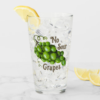 Verre à boire aux raisins