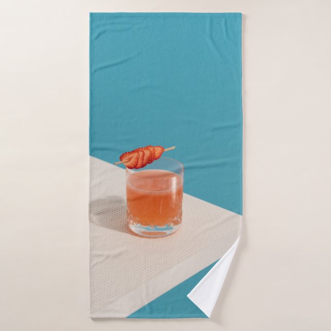 Verre à boire transparent avec liquide brun (Serviette de bain)