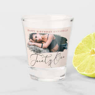 Verre A Shot 21e anniversaire de la photo rose vierge