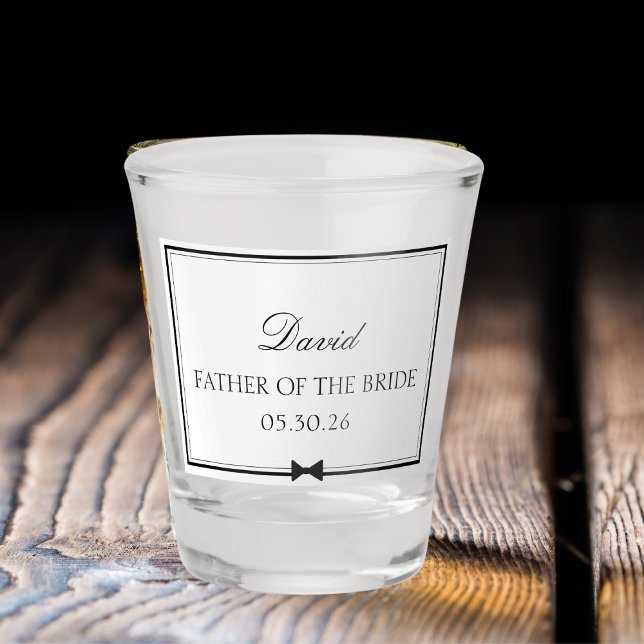 Verre A Shot Bowtie classique personnalisée Père de la mariée (Elevate your celebration with this custom father of the bride shot glass – a keepsake for your day.)