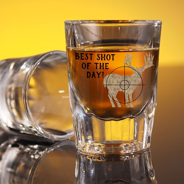 Verre A Shot Chasse aux cerfs meilleure prise du jour (Best Shot of the Day Shot Glass for Deer Hunters.)